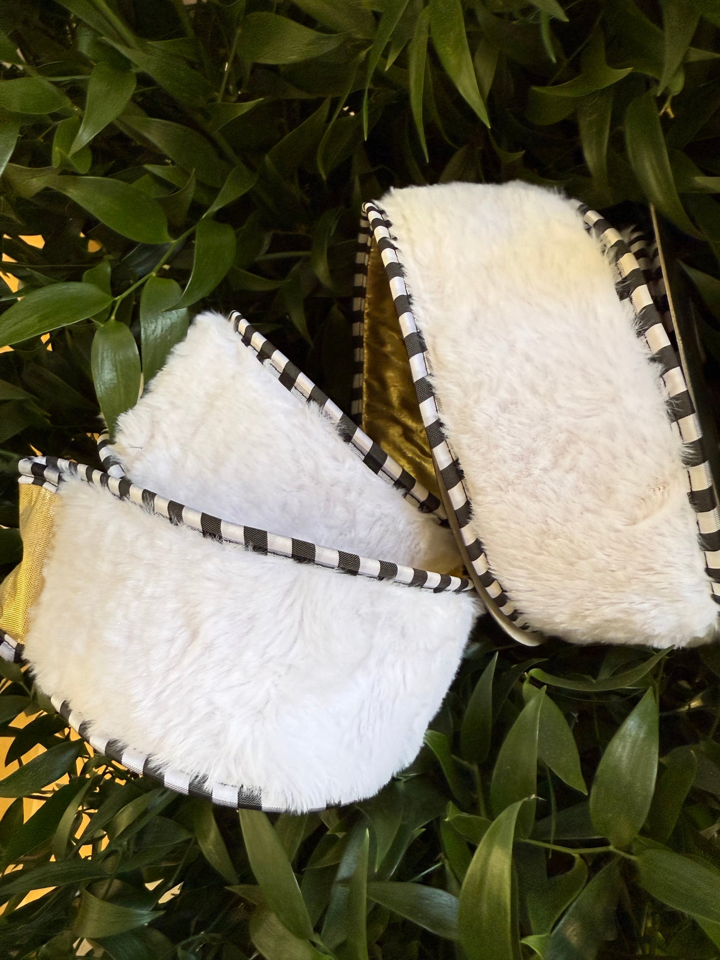 JME heavy wired ribbon. WHITE Fur with Gold Metallic Back 2.5"x 10YDS