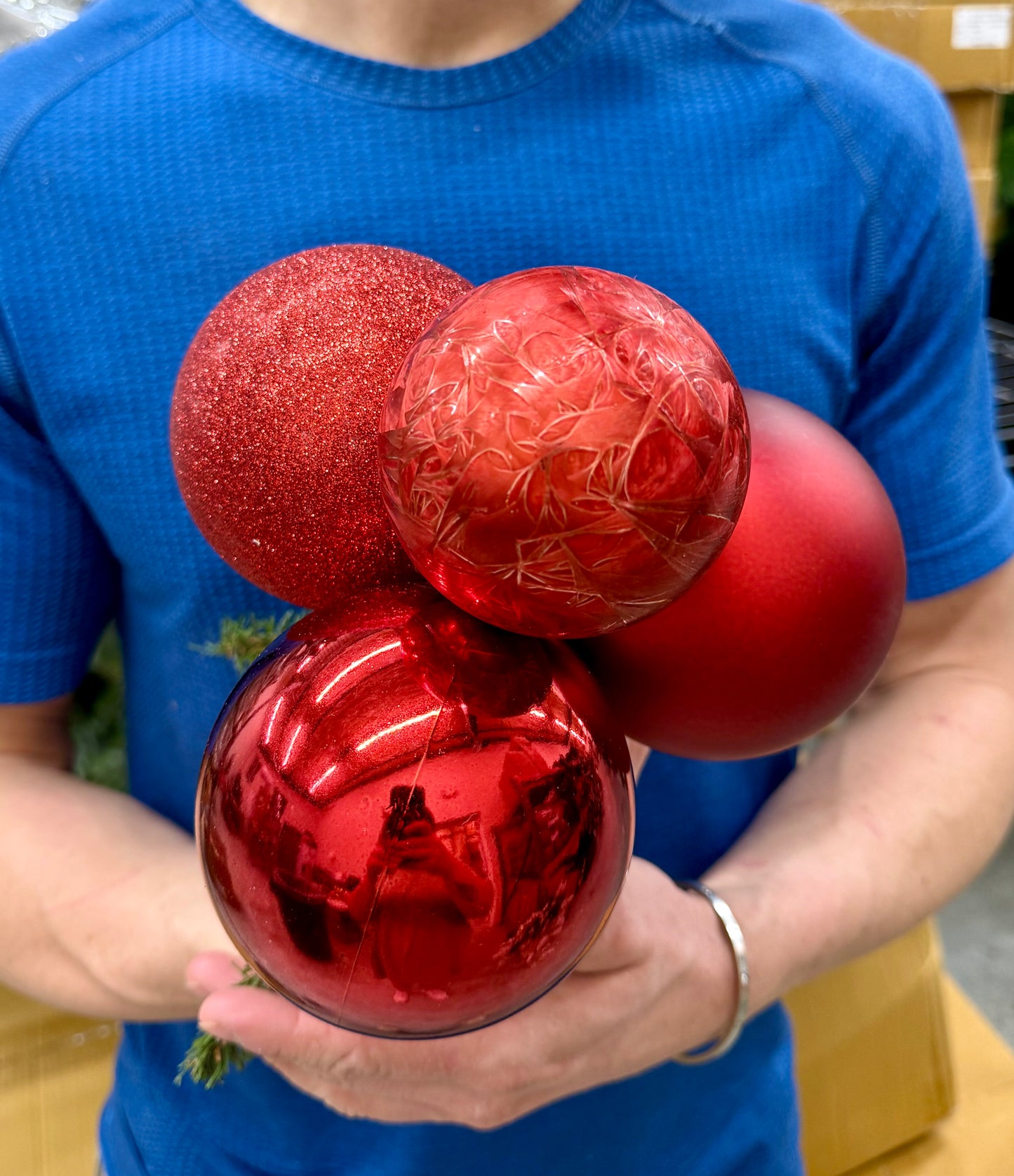 Red ball cluster. Pre wired.