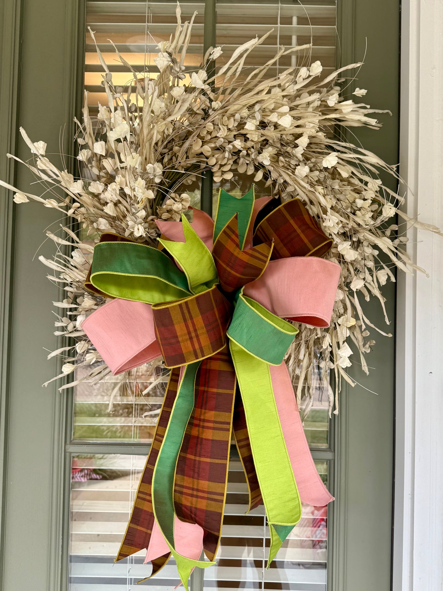 Faux paper mixed grass wreath. Paired with a JME bow. Perfect for fall and Thanksgiving! About 24 inches.