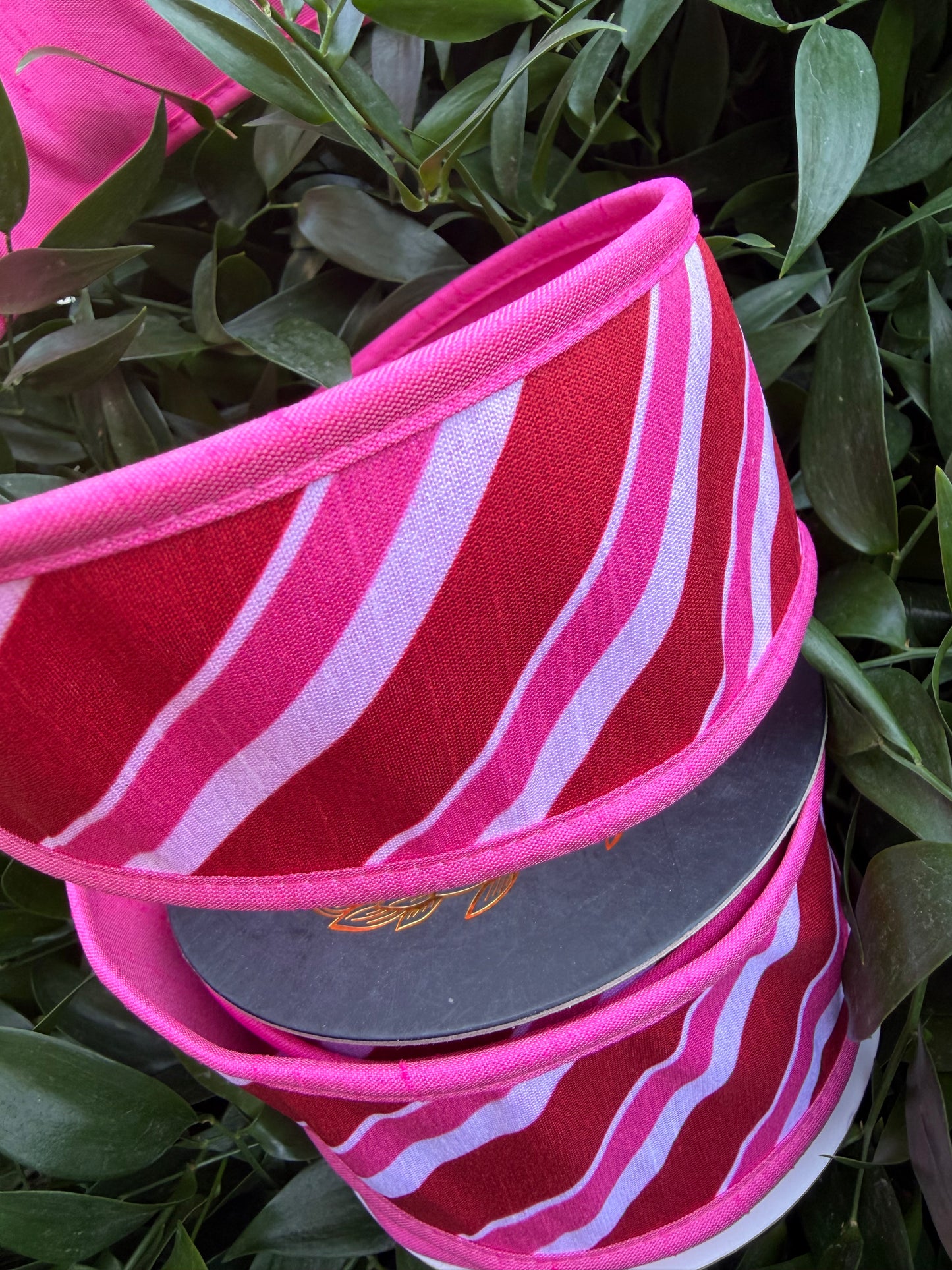 CANDY DIAG STRIPE/DUPION FUSED/PIPING 2.5"X10YD HOT PINK HEAVY WIRED RIBBON