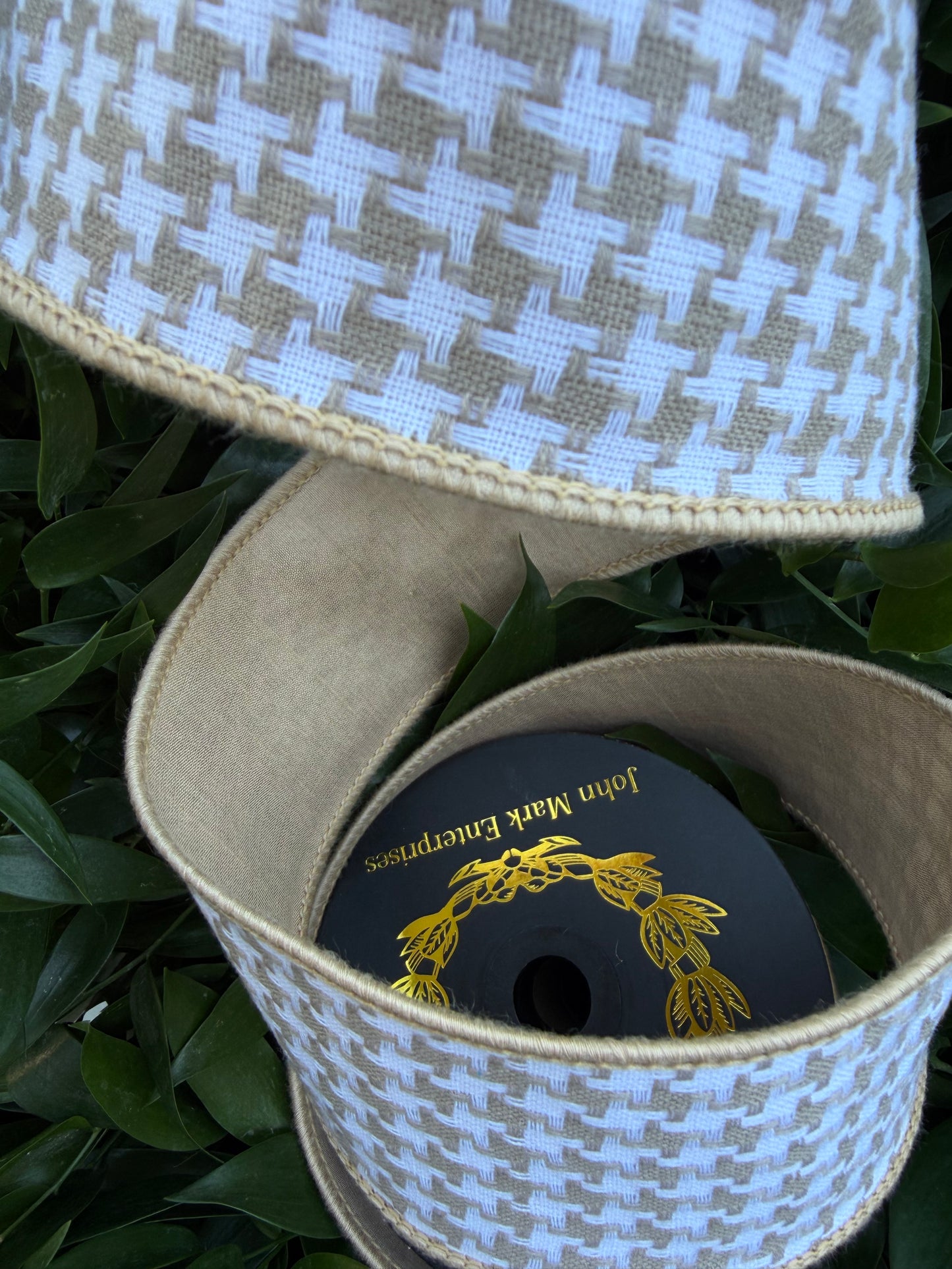 HOUNDS TOOTH/DUPION FUSED 2.5"X10YD TAN HEAVY WIRED RIBBON