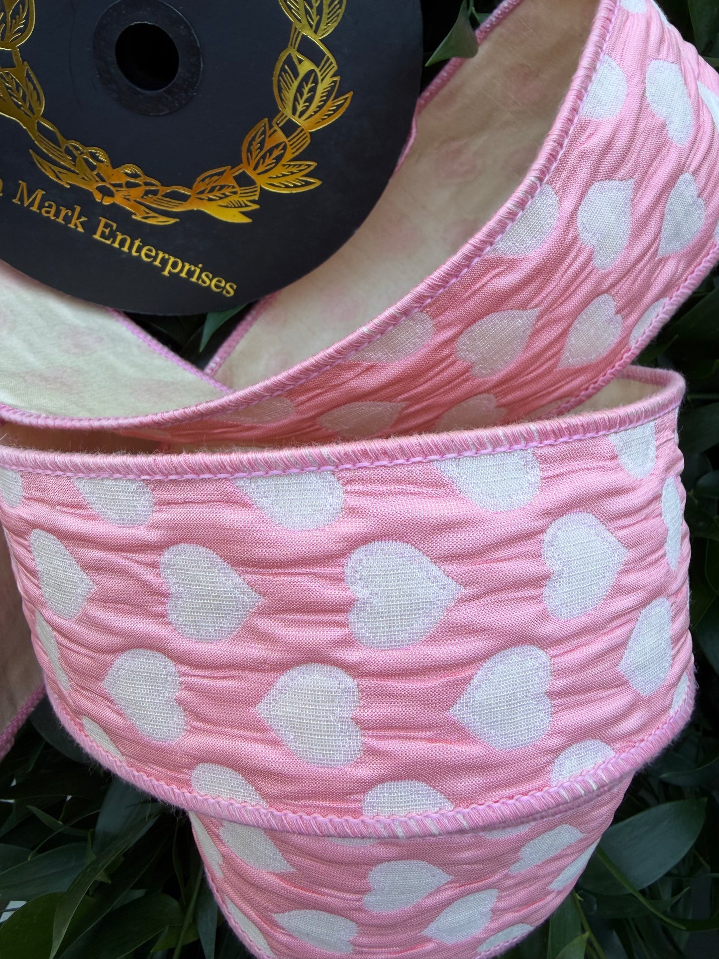 REVERSE SIDE HEART JACQ/DUPION FUSED 2.5"x10YD PINK/WHITE HEAVY WIRED RIBBON