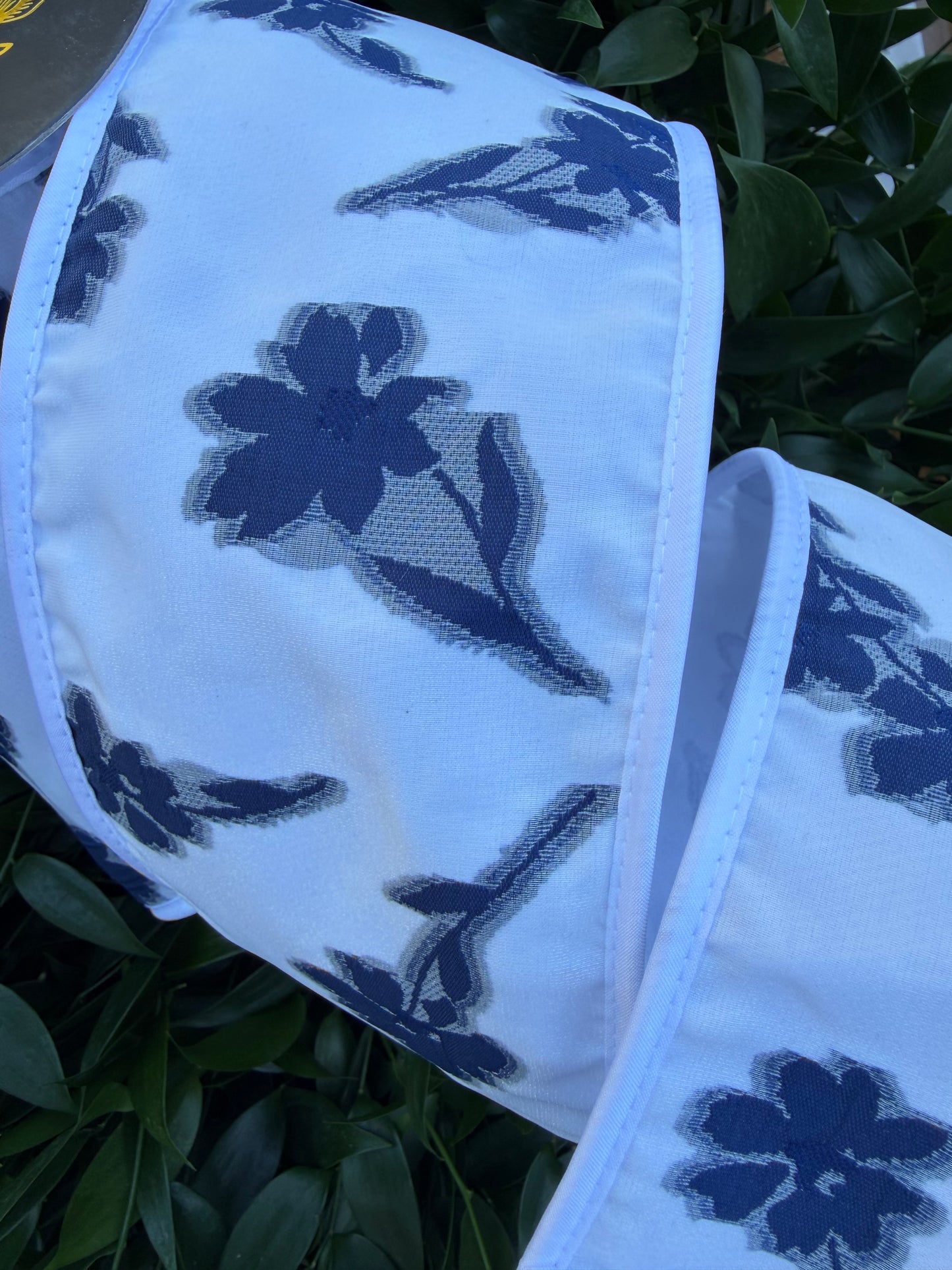 FLORAL SHEER JACQ/FUSED TAFFETA/PIPING 4"x10YD NAVY/WHITE HEAVY WIRED RIBBON