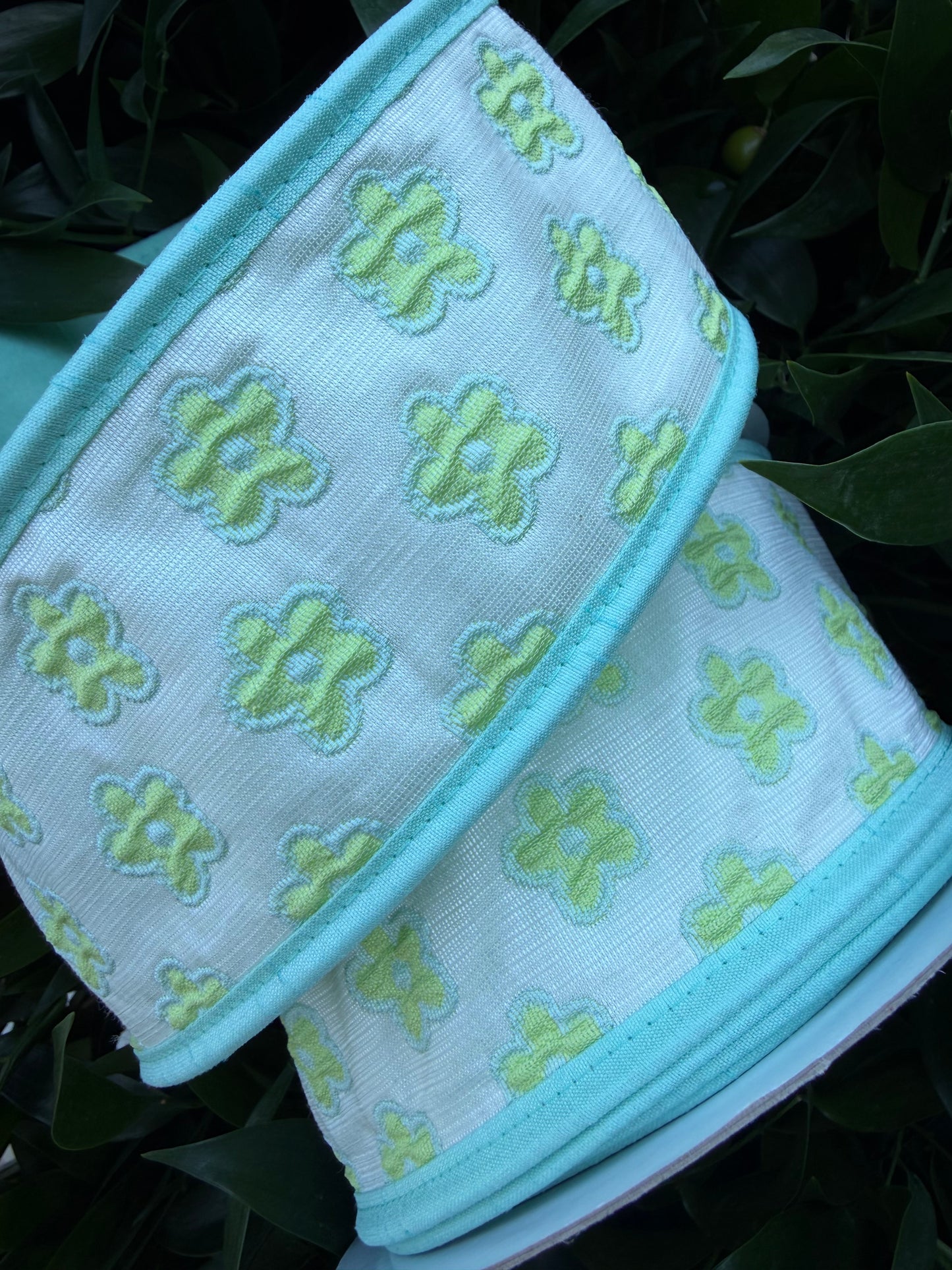 BLOSSOM JACQ/DUPION FUSED 2.5"x10YD GREEN/AQUA HEAVY WIRED RIBBON