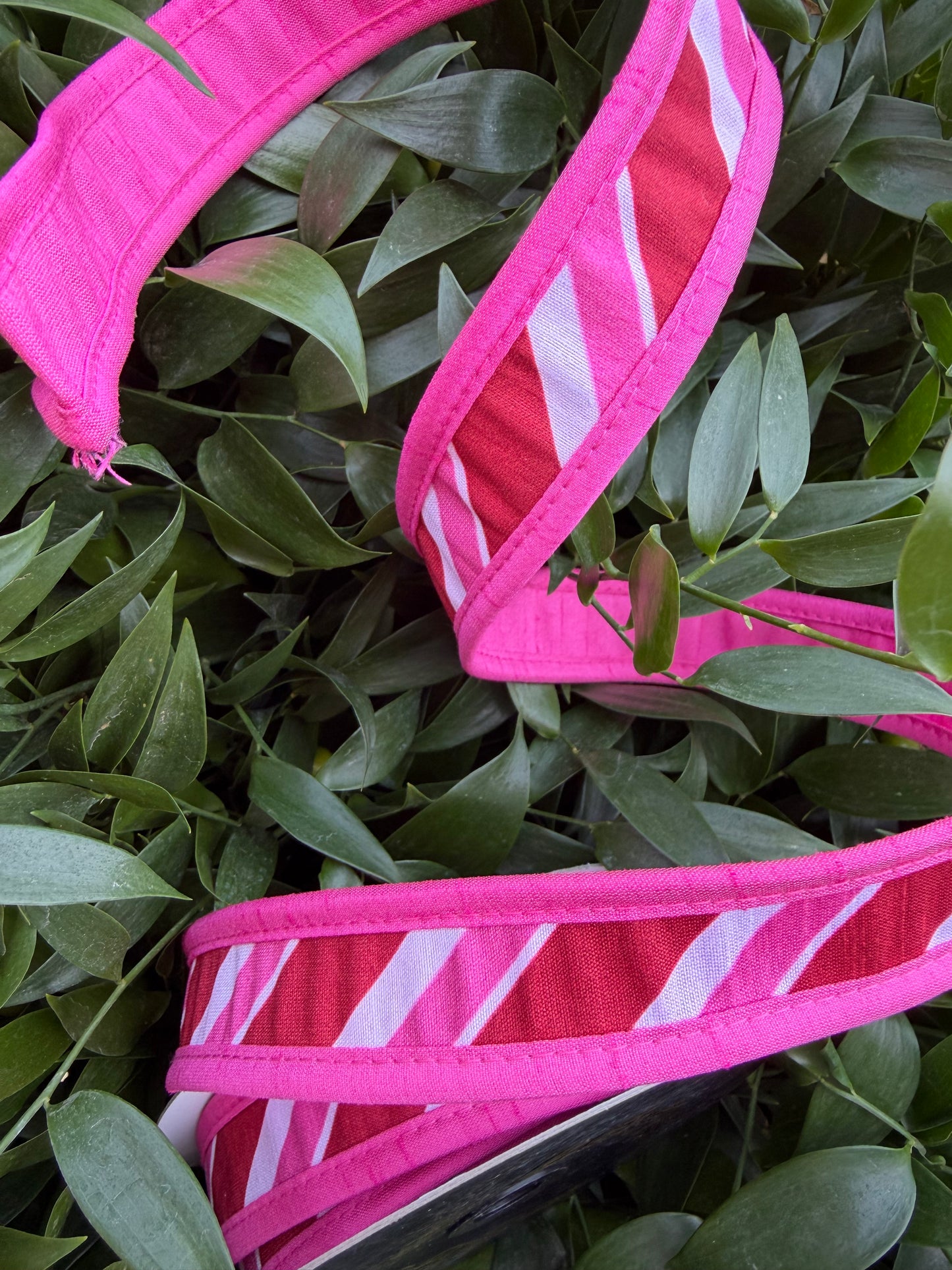 CANDY DIAG STRIPE/DUPION FUSED/PIPING 1"X10YD HOT PINK HEAVY WIRED RIBBON