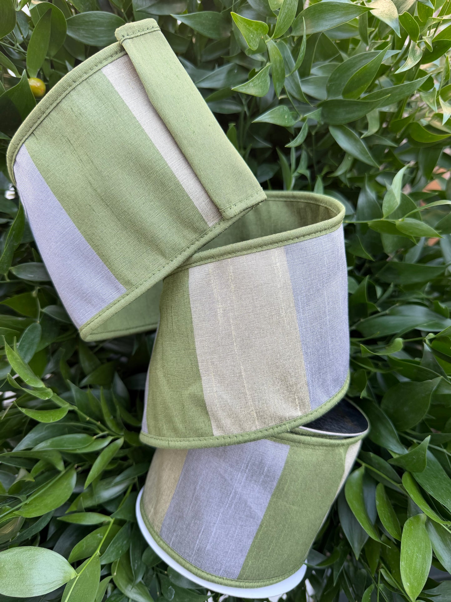 DUPION WIDE STRIPES/DBL FUSED PIPING 4"X10YD GREEN HEAVY WIRED RIBBON