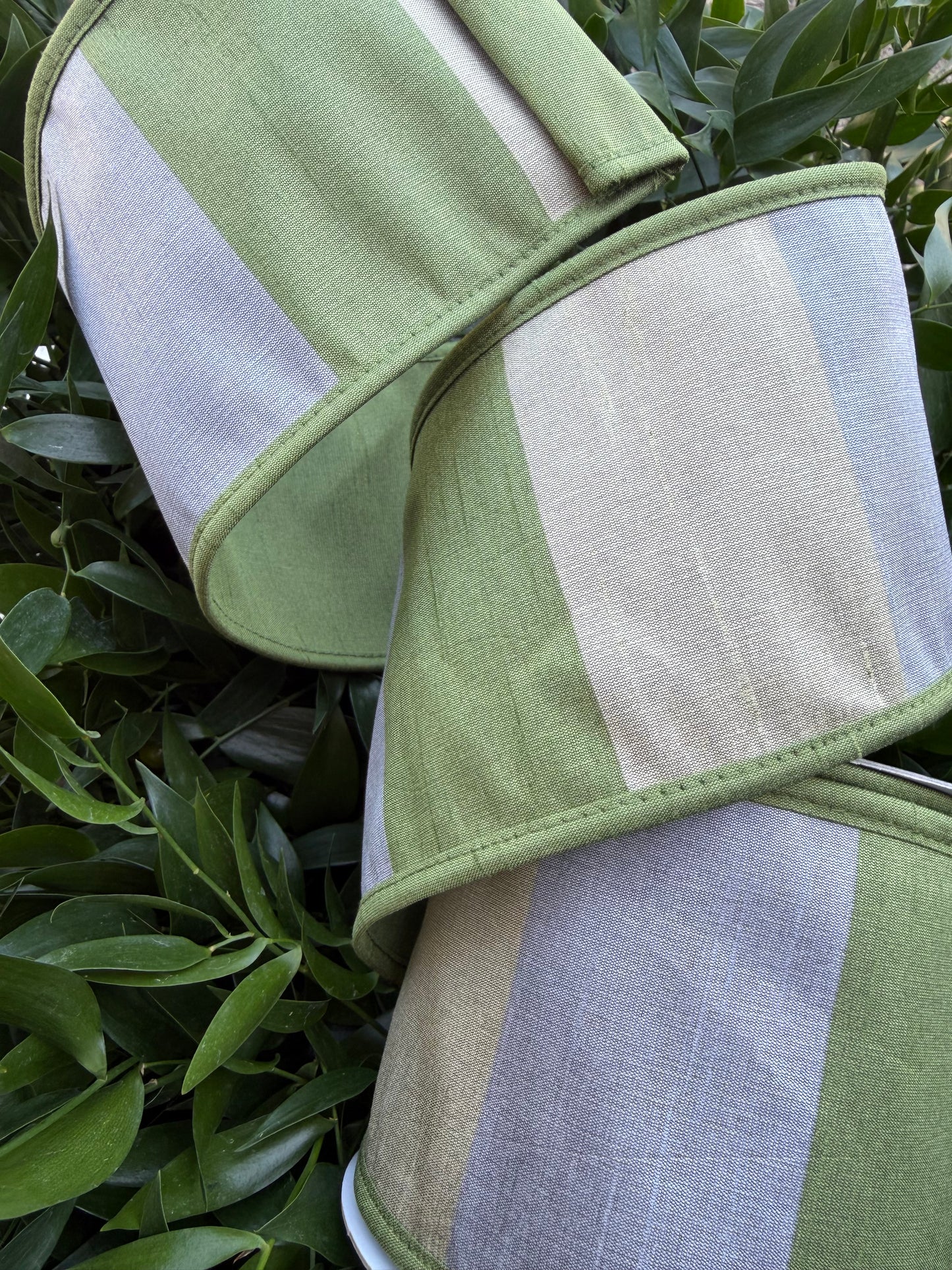 DUPION WIDE STRIPES/DBL FUSED PIPING 4"X10YD GREEN HEAVY WIRED RIBBON