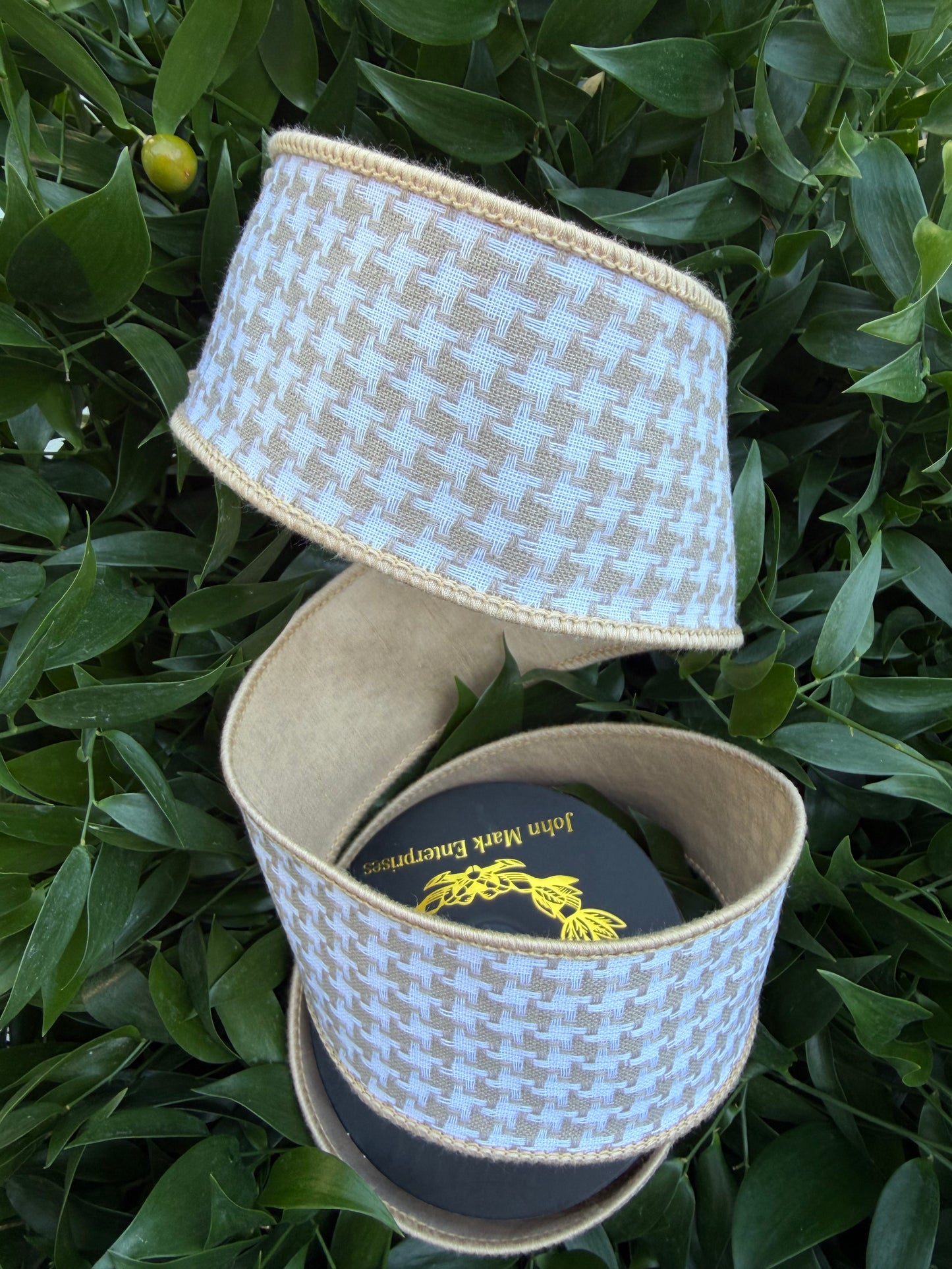 HOUNDS TOOTH/DUPION FUSED 2.5"X10YD TAN HEAVY WIRED RIBBON