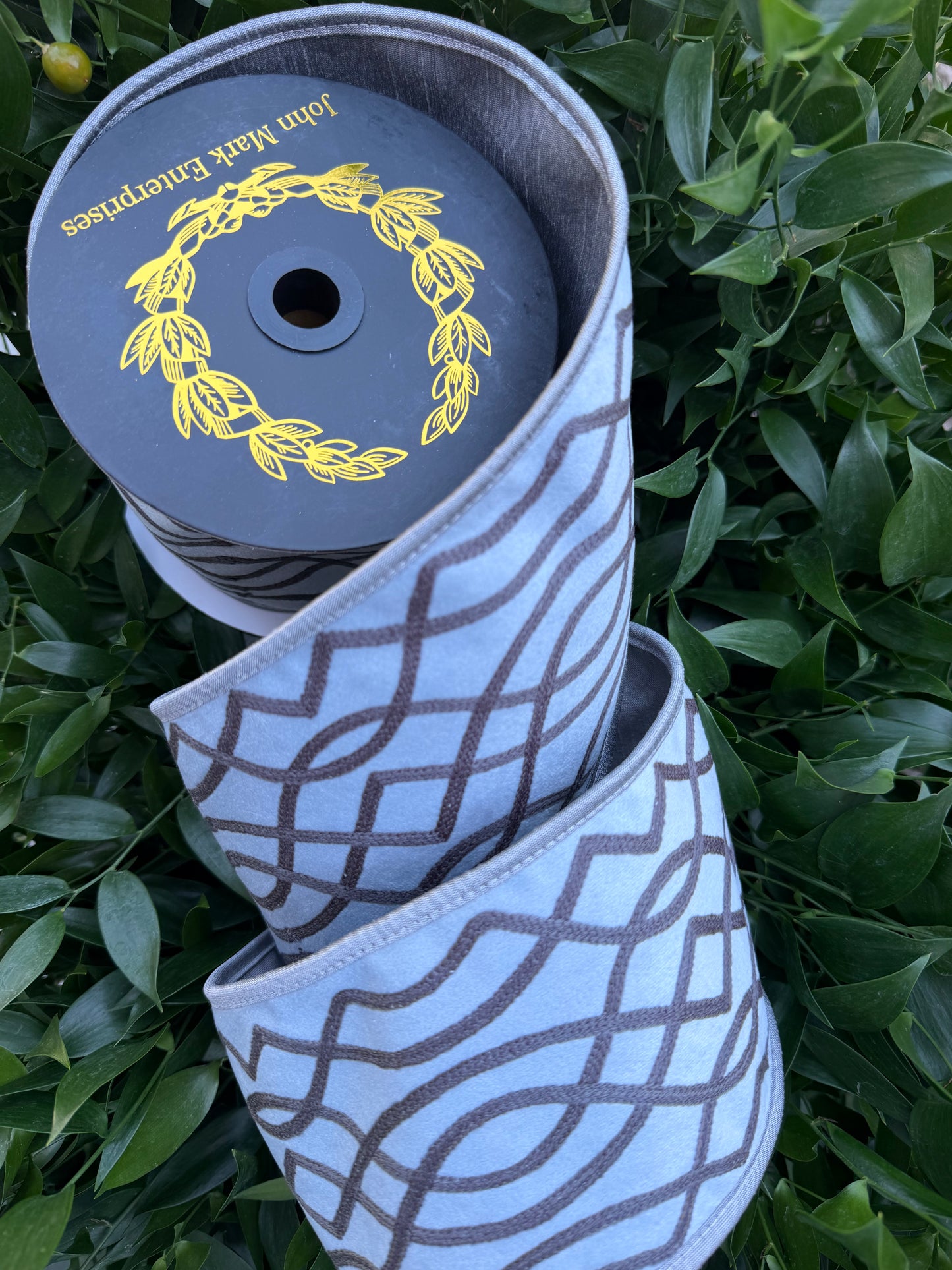 GEO LOOPED EMBR/DUPION FUSED/PIPING 4"x5YD GRAY HEAVY WIRED RIBBON