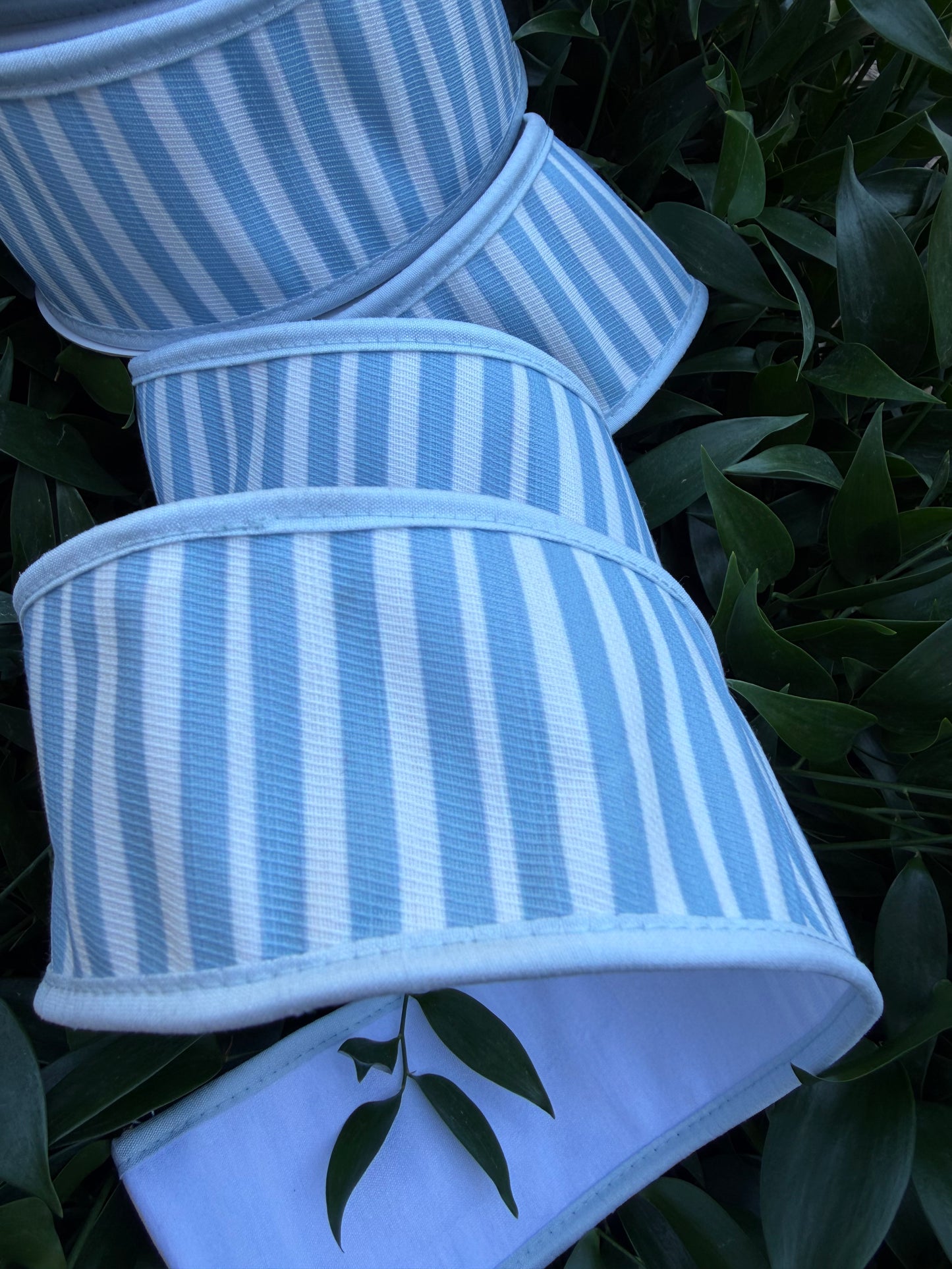 STRIPE COTTON/DUPION FUSED/DUPION PIPING 2.5"X10YD BLUE/WHITE HEAVY WIRED RIBBON