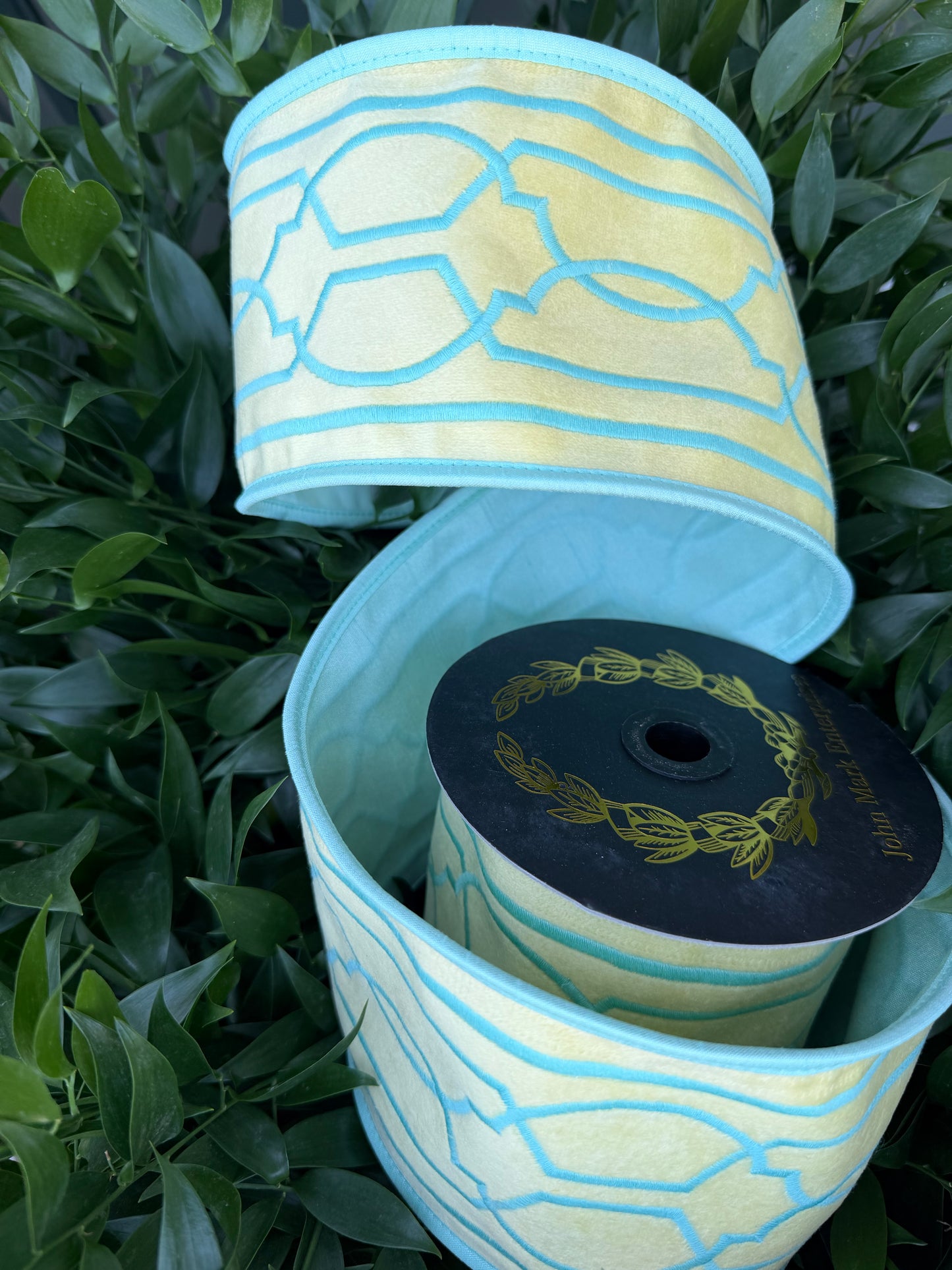GEO THREAD EMBR DIVINE VELVET/FUSED TAFFETA BACK/PIPING 4"X5YD YELLOW/AQUA HEAVY WIRED RIBBON