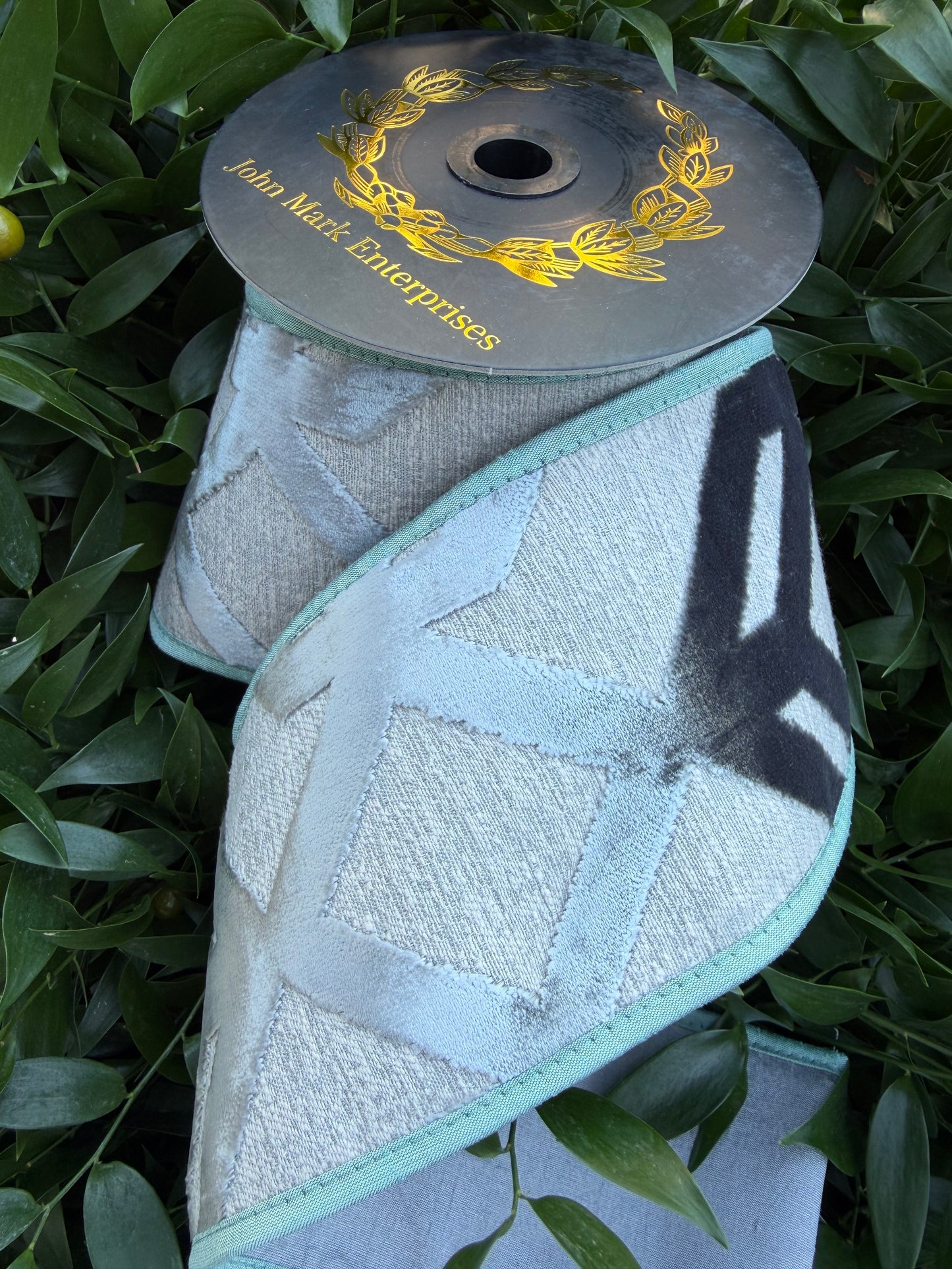 GEO VELVET CUT/DUPION FUSED/PIPING 4"x5YD GRAY HEAVY WIRED RIBBON
