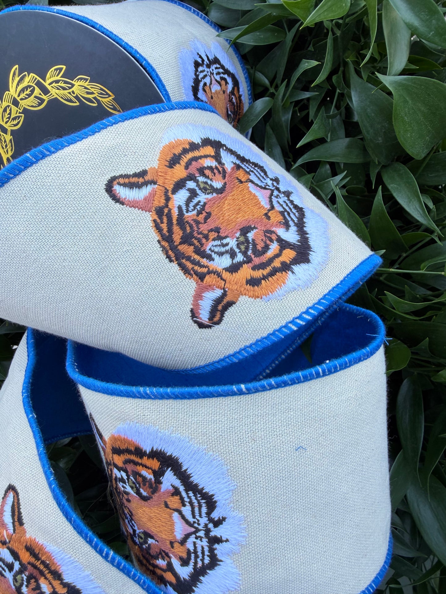 TIGER EMBR CANVAS/DUPION FUSED RIBBON 4"X5YD NAT/BLUE HEAVY WIRED RIBBON
