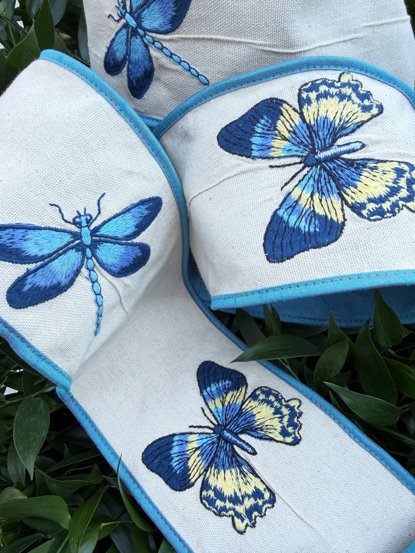 BUTTERFLY/DRAGON FLY EMBR CANVAS/DUPION FUSED/PIPING 4"X5YD NAT/BLUE HEAVY WIRED RIBBON