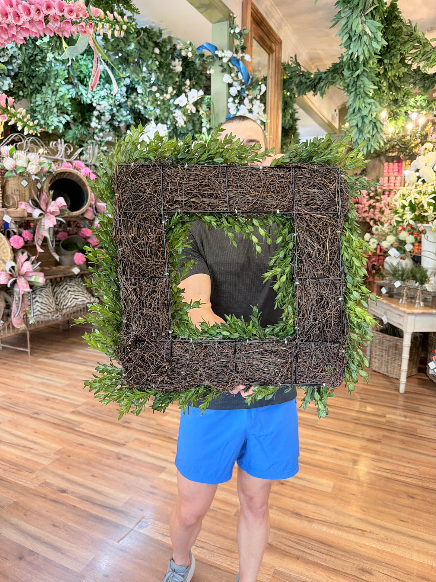 Tea Leaf Square Wreath Green 18"